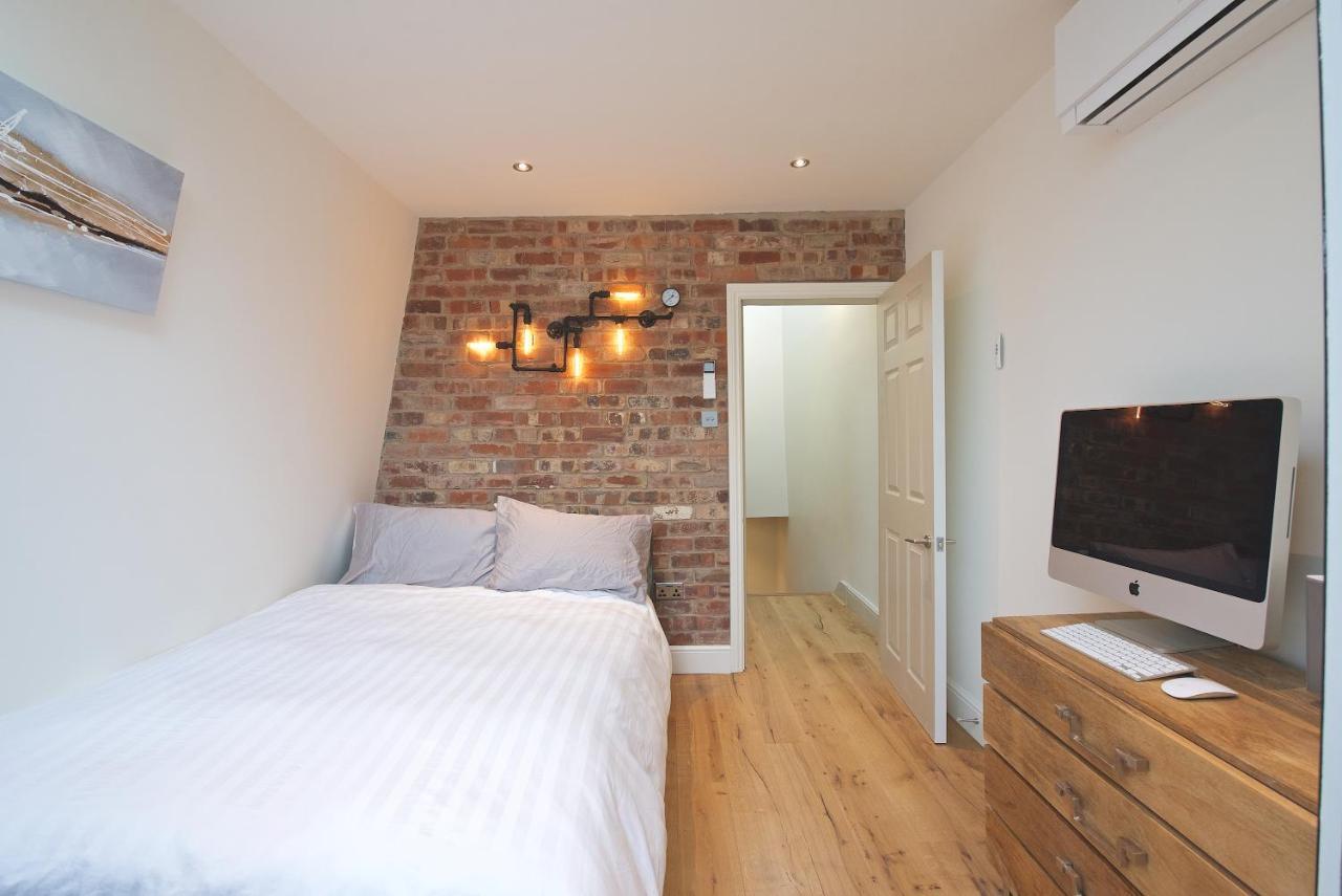 Modern Bedroom In London !! Екстер'єр фото
