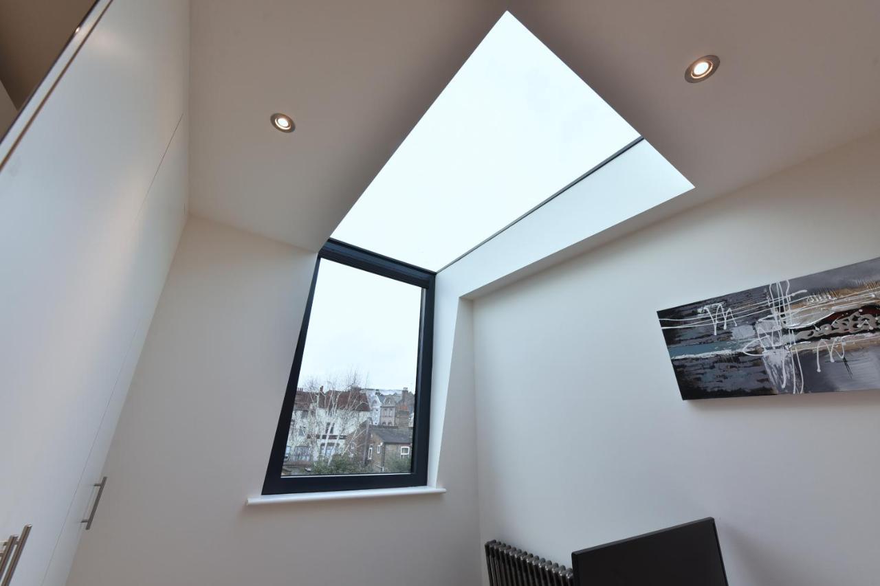 Modern Bedroom In London !! Екстер'єр фото