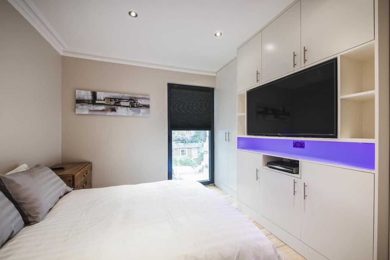 Modern Bedroom In London !! Екстер'єр фото