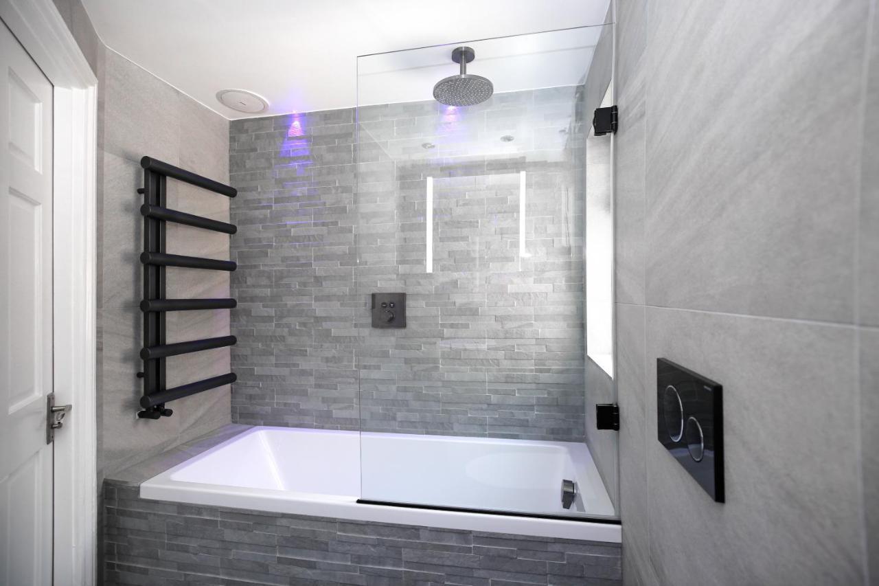 Modern Bedroom In London !! Екстер'єр фото